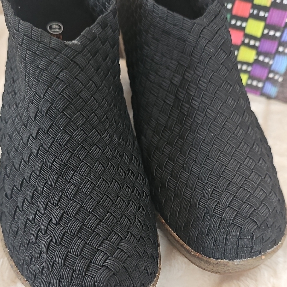 bernie mev. Black Woven Wedges - Picture 3 of 10